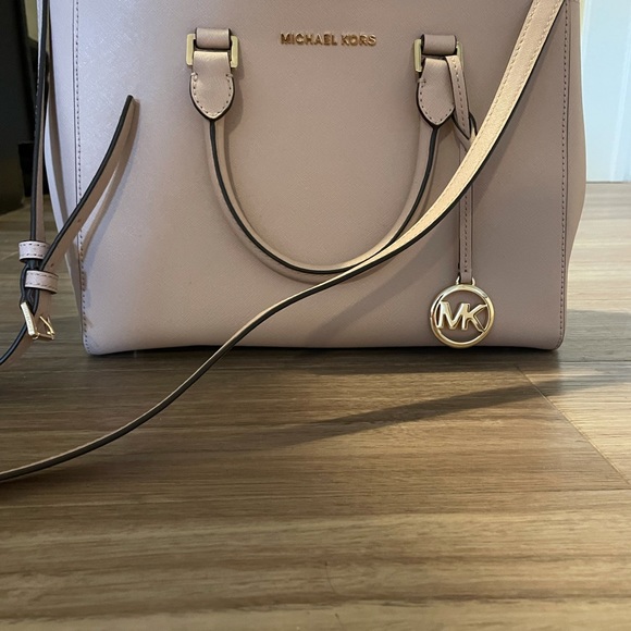 Michael Kors cream over the shoulder purse - Picture 7 of 7